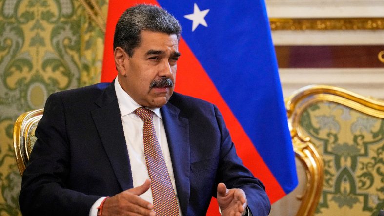 Venezuela Devlet Başkanı Maduro, Çin Devlet Başkanı Şi ile Bir Araya Geldi