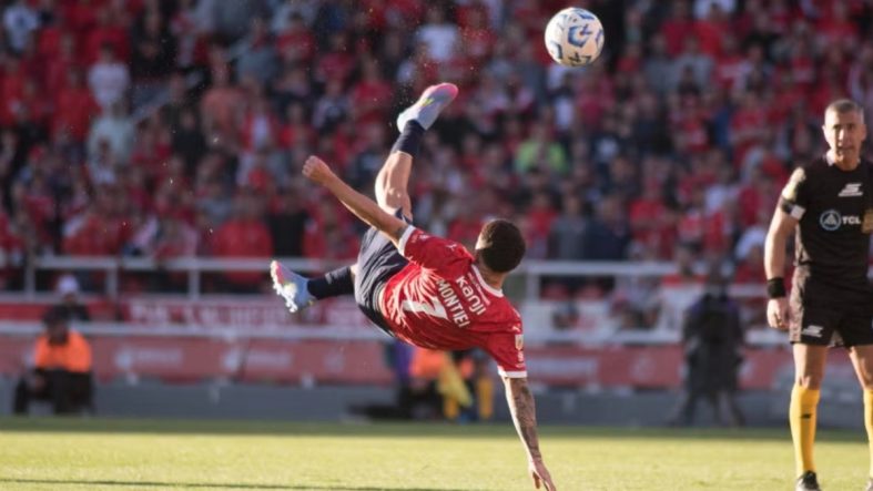 Arjantinli oyuncudan mükemmel röveşata golü