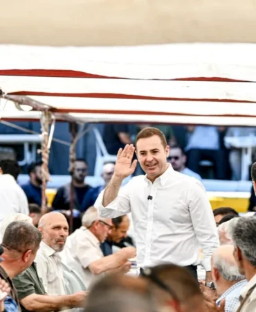 Ahmet Akın Körfez'de sahilleri gezdi, köy hayrına katıldı
