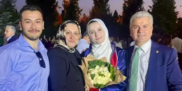 AK Partili Mustafa Canbey'in Kızı Elif Canbey Lise Mezuniyetinde Duygusal Anlar Yaşadı