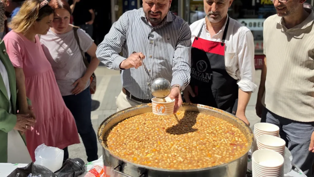 Altı Nokta Körler Derneği Balıkesir'de Aşure Buluşması Düzenledi