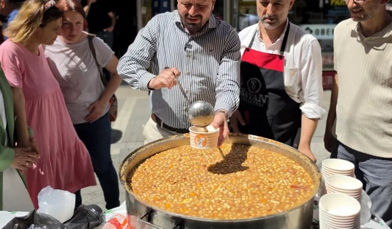 Altı Nokta Körler Derneği Balıkesir’de Aşure Buluşması Düzenledi