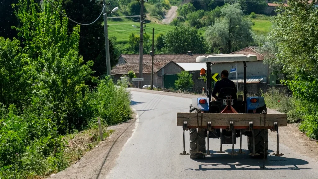 Altıeylül'de Kırsal Yollara 123 Kilometrelik Yatırım