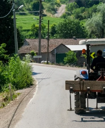 Altıeylül'de Kırsal Yollara 123 Kilometrelik Yatırım