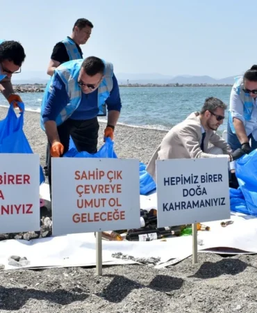 Balıkesir'de Deniz Ekosistemi İçin Kıyı Temizliği Yapıldı
