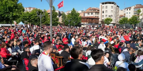 Balıkesir'de Milli Maç Heyecanı: 20 İlçede Dev Ekranlara Taşındı
