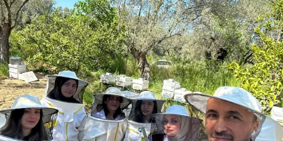Balıkesir Üniversitesi Öğrencileri Arıcılık Sahasında Eğitim Aldı