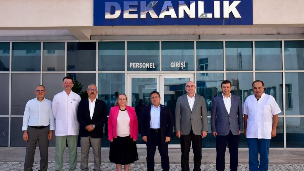 Balıkesir Üniversitesi Tıp Fakültesi Dekanı Prof. Dr. Ayazoğlu'na Hayırlı Olsun Ziyareti