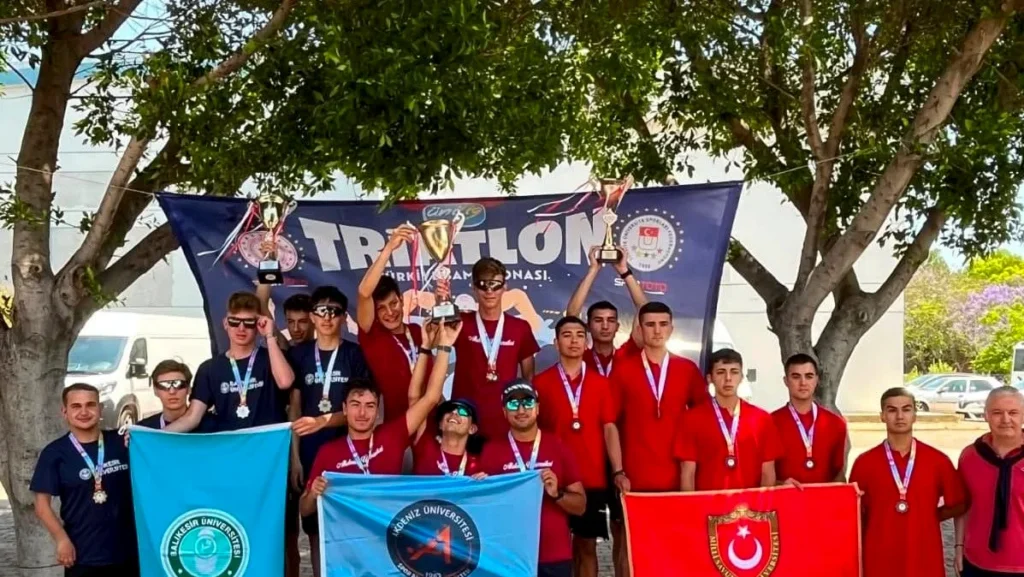 Balıkesir Üniversitesi Triatlon Şampiyonası'nda Türkiye İkincisi Oldu