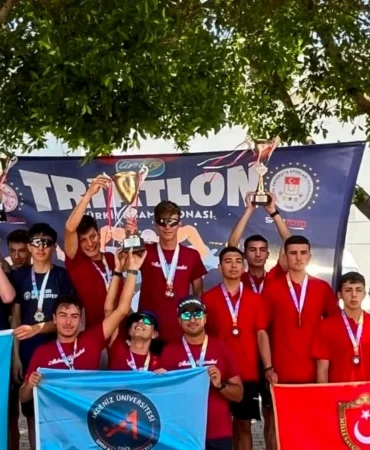 Balıkesir Üniversitesi Triatlon Şampiyonası'nda Türkiye İkincisi Oldu