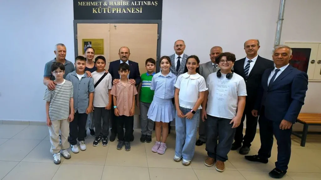 Balıkesir Valisi Ustaoğlu, Altıeylül Bilim ve Sanat Merkezi'ni Ziyaret Etti