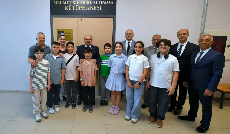 Balıkesir Valisi Ustaoğlu, Altıeylül Bilim ve Sanat Merkezi’ni Ziyaret Etti
