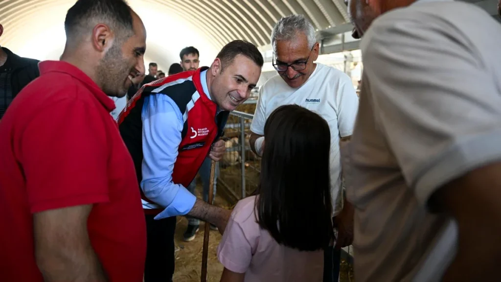 Başkan Akın Kurban Bayramı Öncesi Balıkesir Hayvan Pazarını Ziyaret Etti