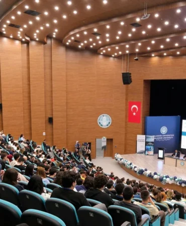 BAÜN'de Mesleki Eğitim Forumu: Üniversite-Sanayi İş Birliği Ele Alındı