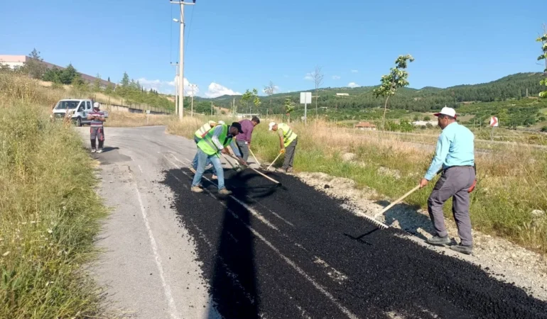 Bigadiç’te Yeni Mezarlık Yoluna Kapsamlı Asfaltlama