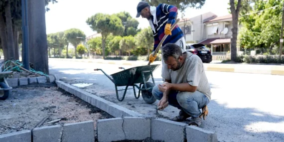 Burhaniye Belediyesi yol ve altyapı çalışmalarını aralıksız sürdürüyor
