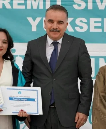 Edremit Sivil Havacılık Yüksekokulu'nda Mezuniyet Coşkusu