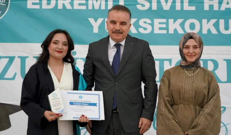 Edremit Sivil Havacılık Yüksekokulu’nda Mezuniyet Coşkusu