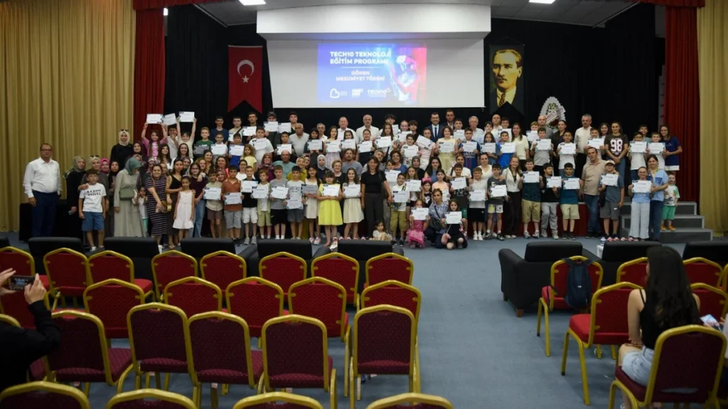 Gönen TECH10 Mezuniyet Heyecanı: 288 Öğrenci Sertifika Aldı