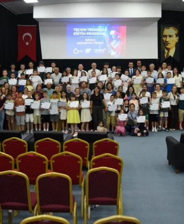 Gönen TECH10 Mezuniyet Heyecanı: 288 Öğrenci Sertifika Aldı