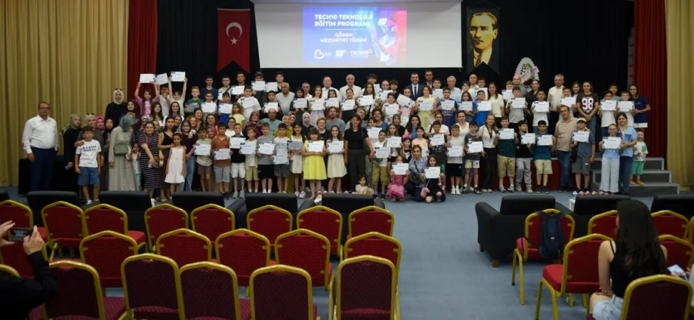 Gönen TECH10 Mezuniyet Heyecanı: 288 Öğrenci Sertifika Aldı
