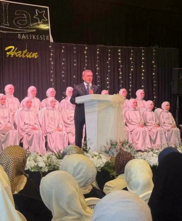 Karesi'de 28 Öğrenci İçin Görkemli Hafızlık Cemiyeti Düzenlendi