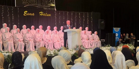 Karesi'de 28 Öğrenci İçin Görkemli Hafızlık Cemiyeti Düzenlendi
