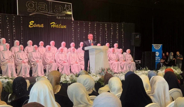 Karesi’de 28 Öğrenci İçin Görkemli Hafızlık Cemiyeti Düzenlendi