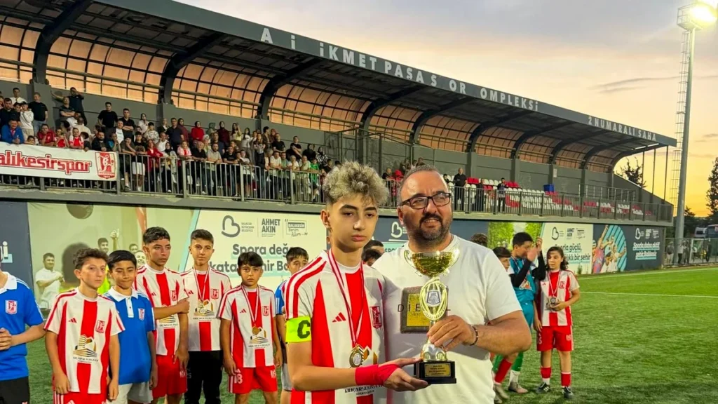 U13 Ligi Şampiyonu Balıkesirspor Oldu