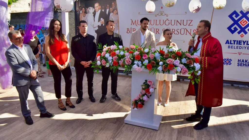 Altıeylül Açık Hava Nikah Salonu Törenle Hizmete Açıldı