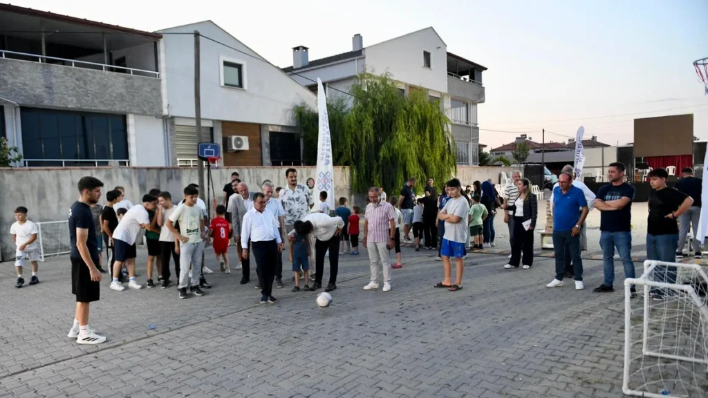 Altıeylül'de 'Kırsalda Yaz Akşamları' Başladı: Halalca'da Renkli Görüntüler