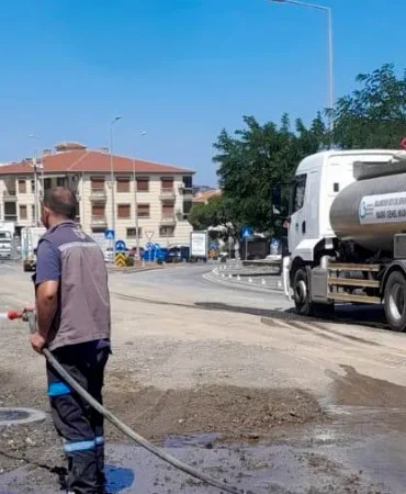 Ayvalık'ta Kanalizasyon Hattı Göçüğü 36 Saatte Giderildi