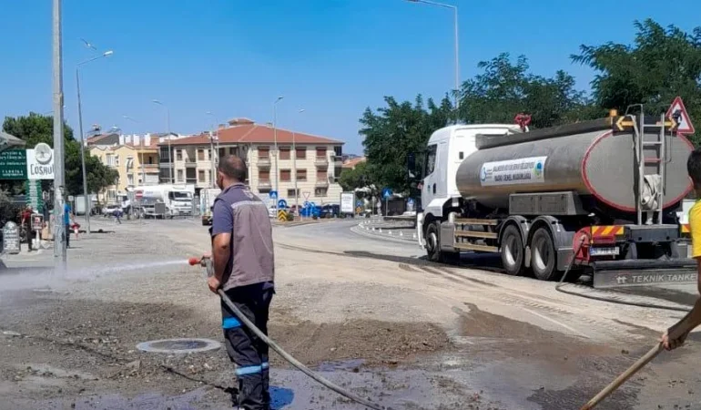 Ayvalık’ta Kanalizasyon Hattı Göçüğü 36 Saatte Giderildi