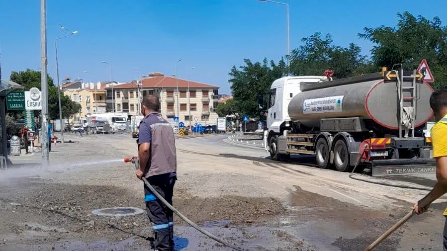 Ayvalık'ta Kanalizasyon Hattı Göçüğü 36 Saatte Giderildi