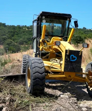 Balıkesir Büyükşehir'den Çiftçiye Tarla Yolu Desteği: 5 İlçede Çalışmalar Sürüyor
