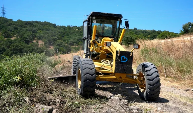 Balıkesir Büyükşehir’den Çiftçiye Tarla Yolu Desteği: 5 İlçede Çalışmalar Sürüyor
