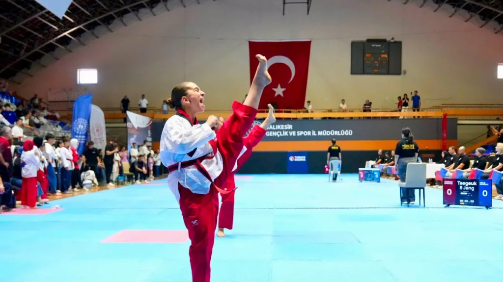 Balıkesir'de 15 Temmuz Taekwondo Turnuvası: 18 İlden 478 Sporcu Tatamide