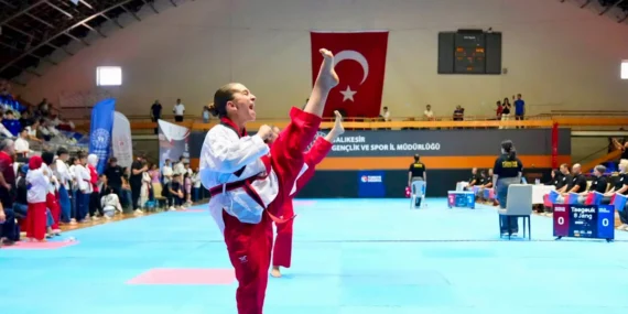 Balıkesir'de 15 Temmuz Taekwondo Turnuvası: 18 İlden 478 Sporcu Tatamide