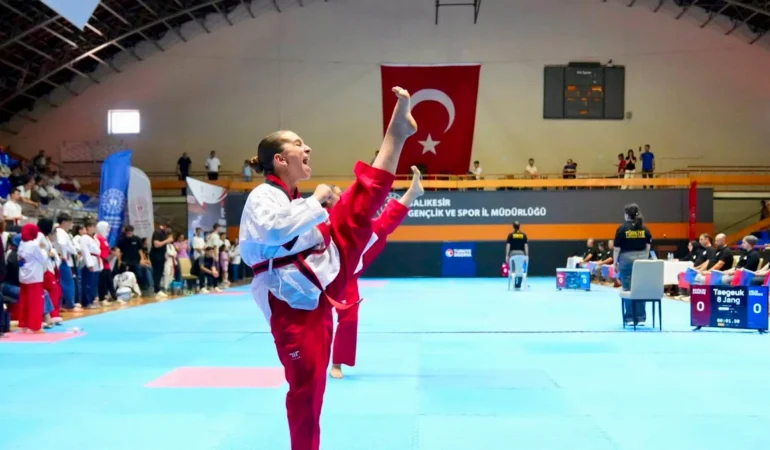 Balıkesir’de 15 Temmuz Taekwondo Turnuvası: 18 İlden 478 Sporcu Tatamide