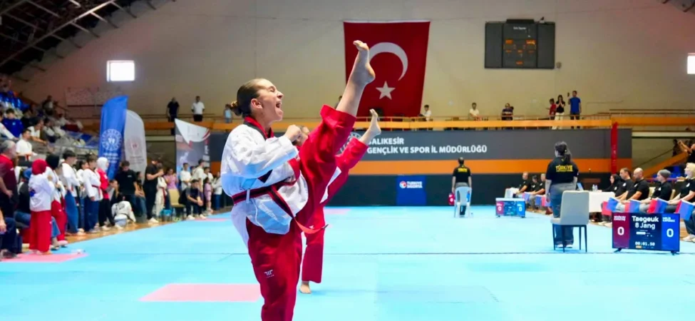 Balıkesir'de 15 Temmuz Taekwondo Turnuvası: 18 İlden 478 Sporcu Tatamide