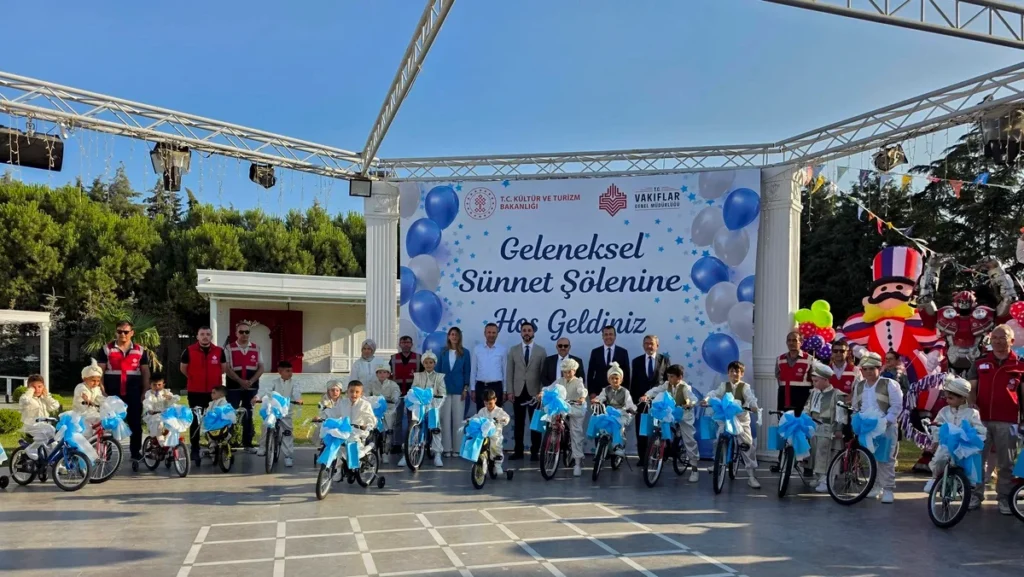 Balıkesir'de Toplu Sünnet Şöleni: Çocuklara Bisiklet Hediye Edildi