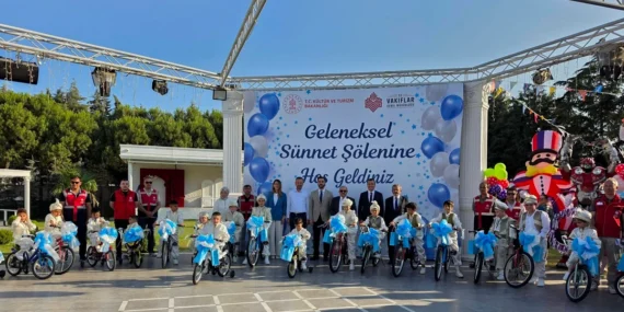 Balıkesir’de Toplu Sünnet Şöleni: Çocuklara Bisiklet Hediye Edildi