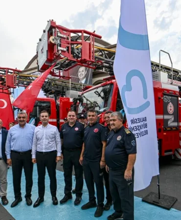 Balıkesir İtfaiyesi 53 Yeni Araçla Güçlendi: Hedef Bölgenin En Donanımlı Teşkilatı