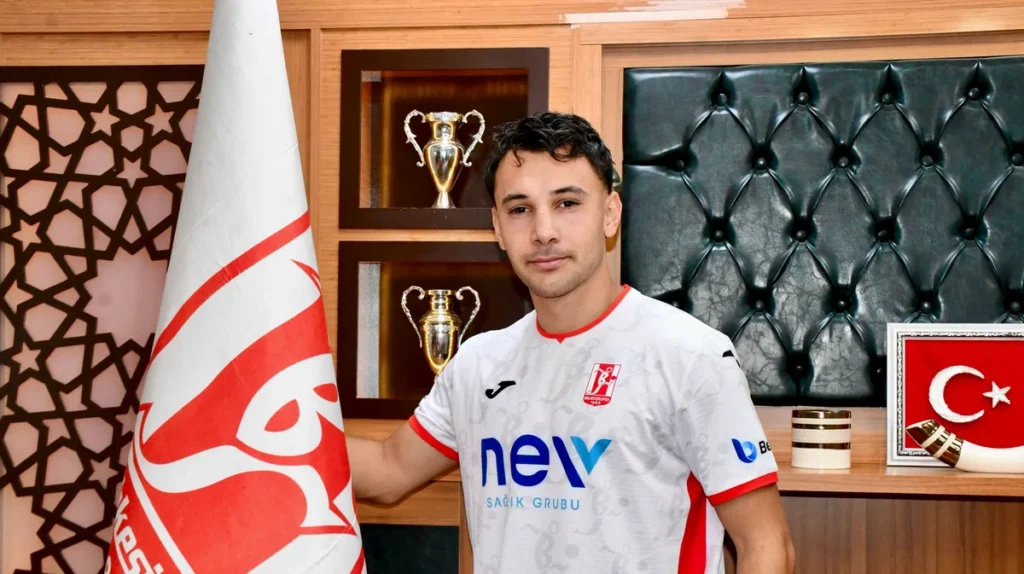 Balıkesirspor'da Transfer Mesaisi: 3 Yıldızla Sözleşme Yenilendi