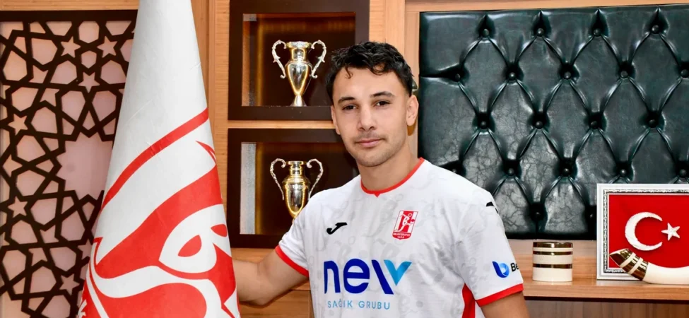 Balıkesirspor'da Transfer Mesaisi: 3 Yıldızla Sözleşme Yenilendi