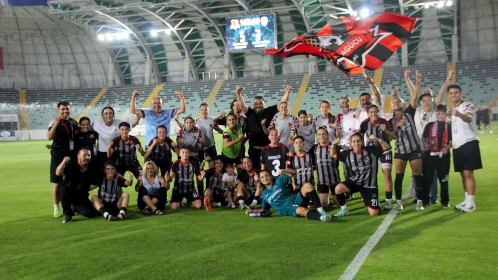 Bandırmagücü Kadın Futbol Takımı Yarı Finalde: Turgutalp Spor Karşısında