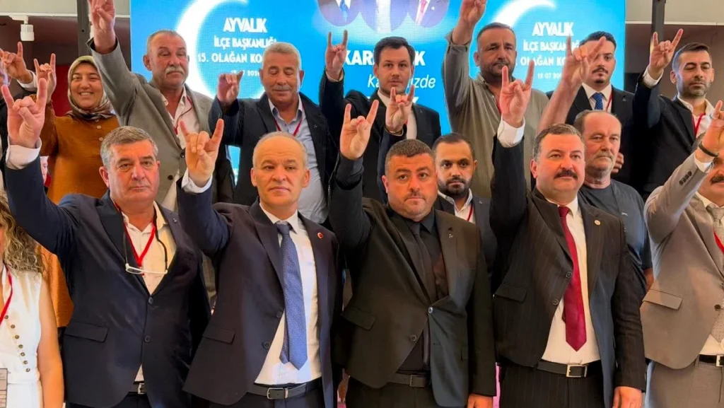 MHP Ayvalık İlçe Kongresi'nde Hasan Ustalı Başkan Seçildi