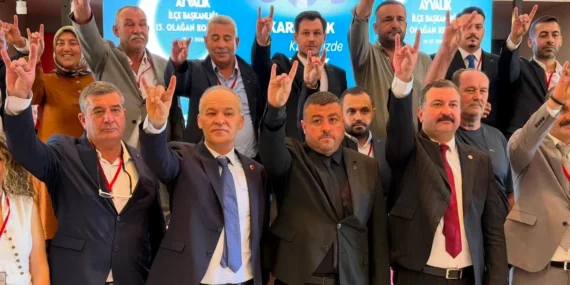 MHP Ayvalık İlçe Kongresi'nde Hasan Ustalı Başkan Seçildi