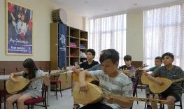 baskan-cercioglundan-genclere-kulturel-destek-yaz-kurslariyla-baglama-ogreniyorlar-LZ4a6ZNL.jpg