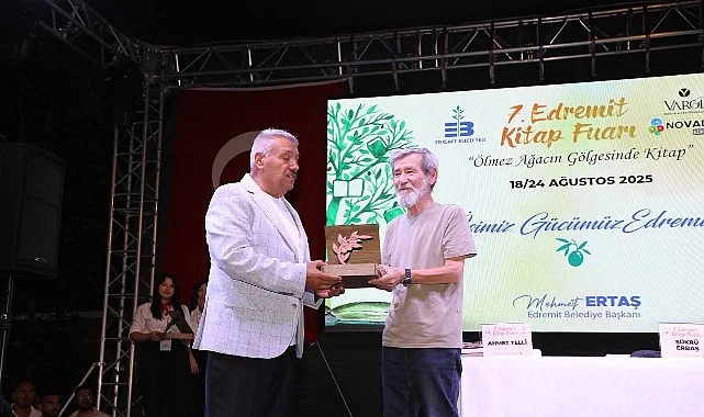7-edremit-kitap-fuarinda-5-gun-siirden-panele-turkulerden-muzige-EPThqttV.jpg
